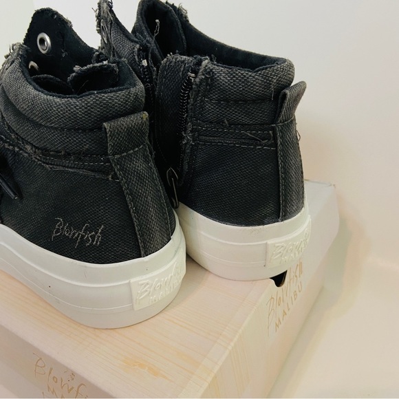 Blowfish Black and White Casual Canvas High-Top Sneakers with Zipper. - Picture 5 of 7